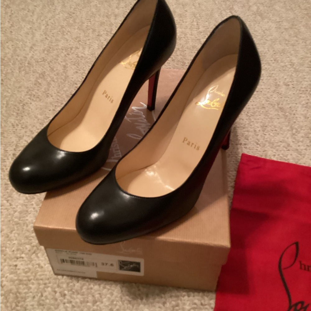 Christian Louboutin “Simple Pump 100” in black kid leather.